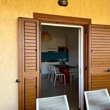 Casa Tra Il Mare E Il Centro Di San Teodoro Apartment